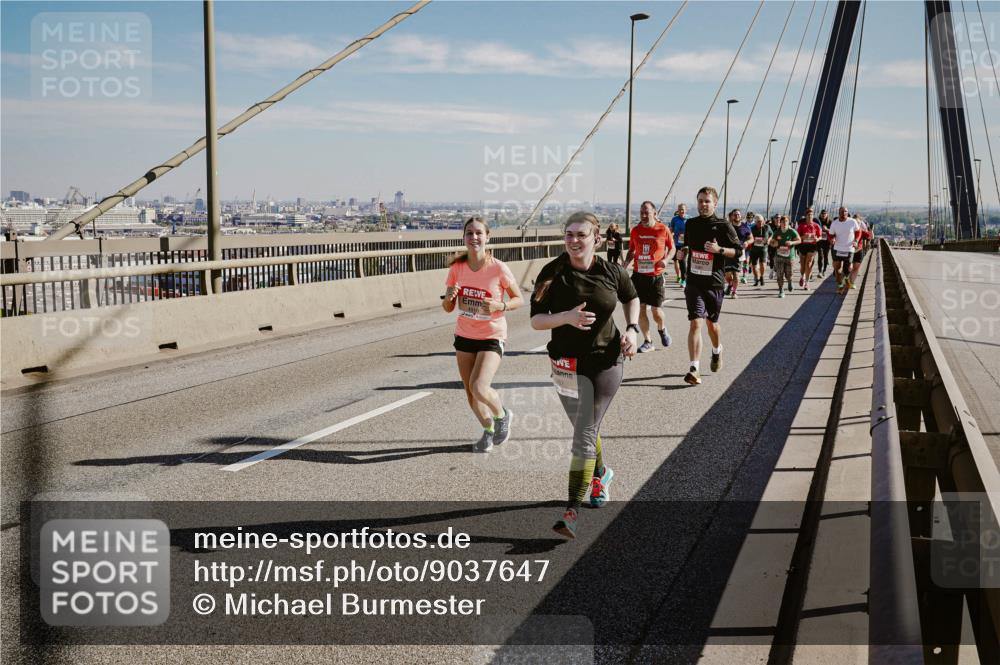 03.10.2025 - Köhlbrandbrückenlauf Michael Burmester http://msf.ph/oto/9037647 03.10.2025 12:30:24 Position 1  meine-sportfotos.de