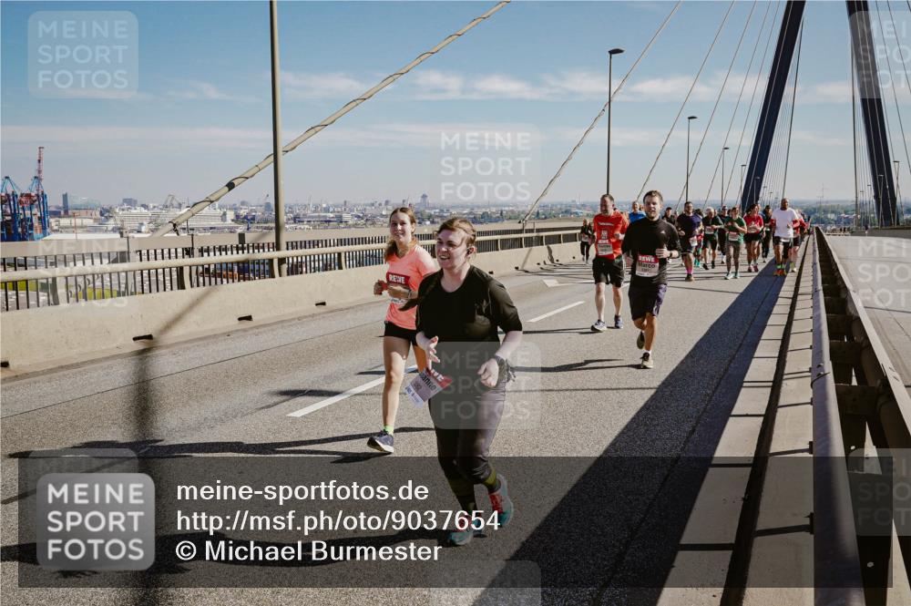 03.10.2025 - Köhlbrandbrückenlauf Michael Burmester http://msf.ph/oto/9037654 03.10.2025 12:30:25 Position 1 5182 meine-sportfotos.de