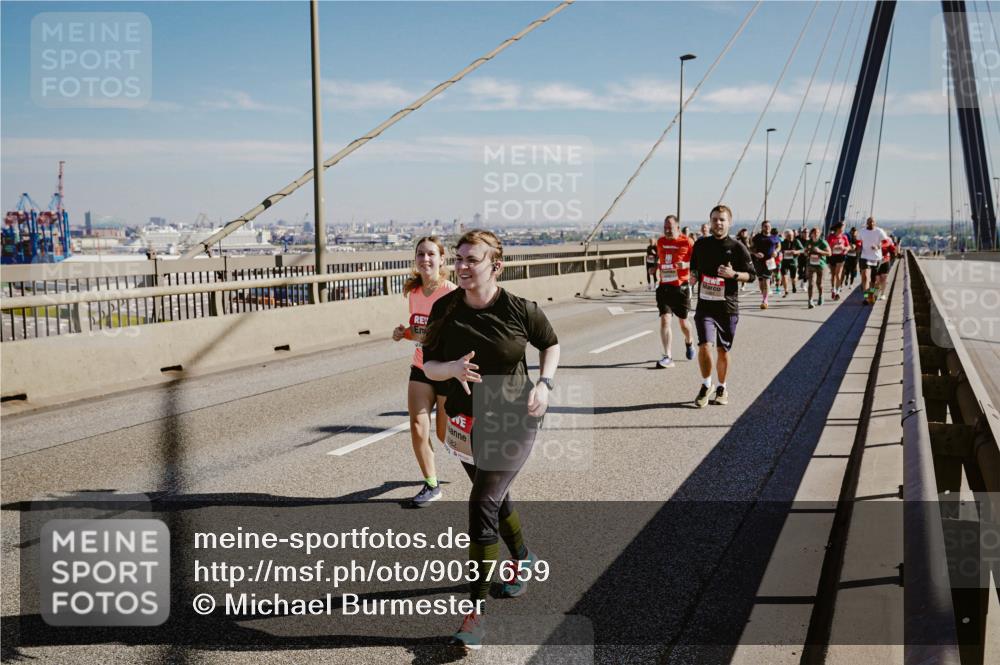 03.10.2025 - Köhlbrandbrückenlauf Michael Burmester http://msf.ph/oto/9037659 03.10.2025 12:30:25 Position 1  meine-sportfotos.de