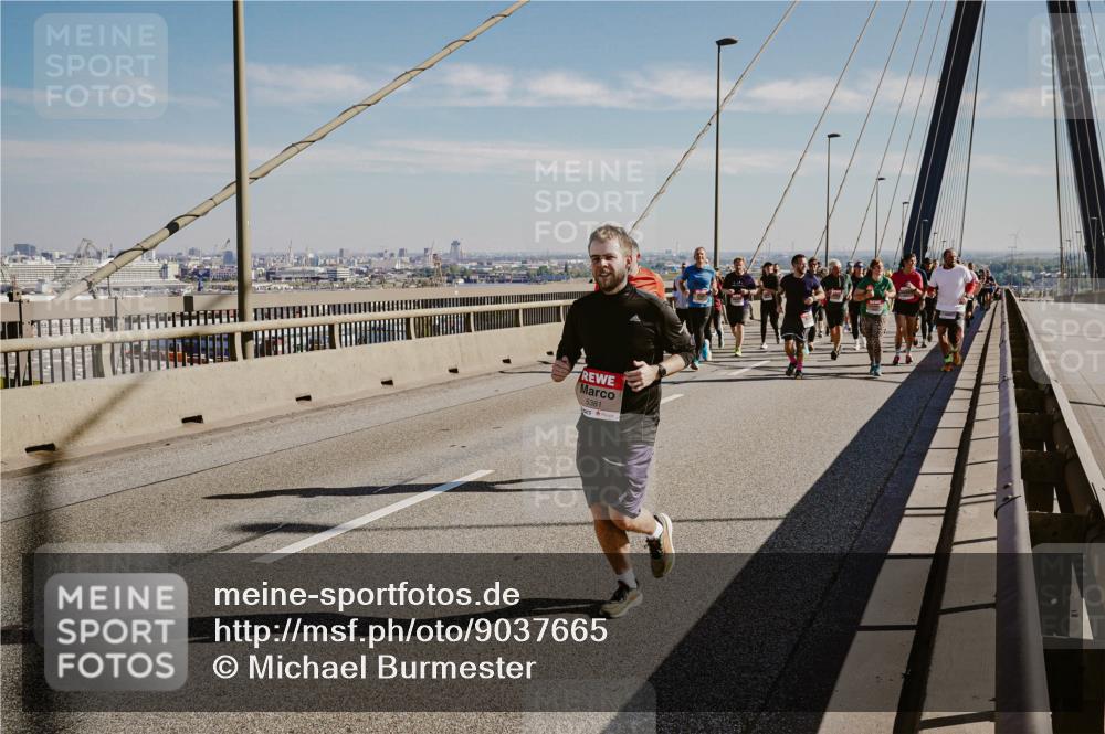 03.10.2025 - Köhlbrandbrückenlauf Michael Burmester http://msf.ph/oto/9037665 03.10.2025 12:30:26 Position 1 5381 meine-sportfotos.de