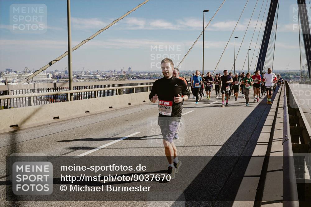 03.10.2025 - Köhlbrandbrückenlauf Michael Burmester http://msf.ph/oto/9037670 03.10.2025 12:30:26 Position 1 5381 meine-sportfotos.de