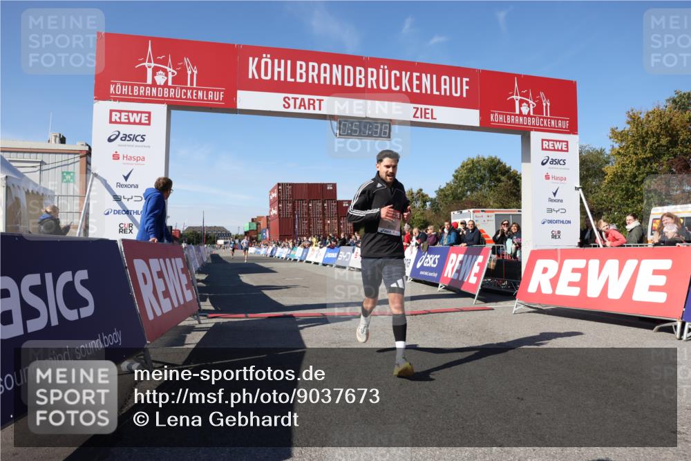 03.10.2025 - Köhlbrandbrückenlauf Lena Gebhardt http://msf.ph/oto/9037673 03.10.2025 12:51:39 Ziel 4058, 4087, 6793 meine-sportfotos.de