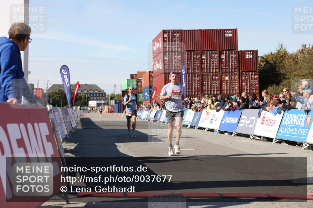 03.10.2025 - Köhlbrandbrückenlauf Lena Gebhardt http://msf.ph/oto/9037677 03.10.2025 12:51:43 Ziel 4017, 4058, 4087, 6793 meine-sportfotos.de