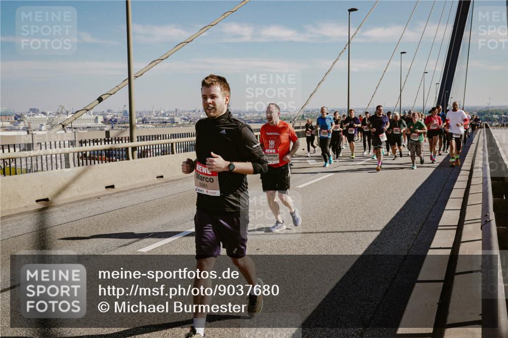 03.10.2025 - Köhlbrandbrückenlauf Michael Burmester http://msf.ph/oto/9037680 03.10.2025 12:30:27 Position 1 5381 meine-sportfotos.de