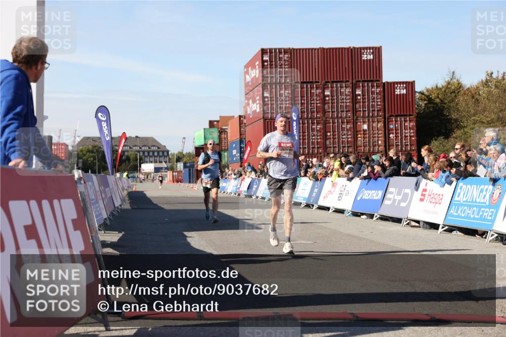 03.10.2025 - Köhlbrandbrückenlauf Lena Gebhardt http://msf.ph/oto/9037682 03.10.2025 12:51:44 Ziel 4017, 4058, 4087, 6793 meine-sportfotos.de