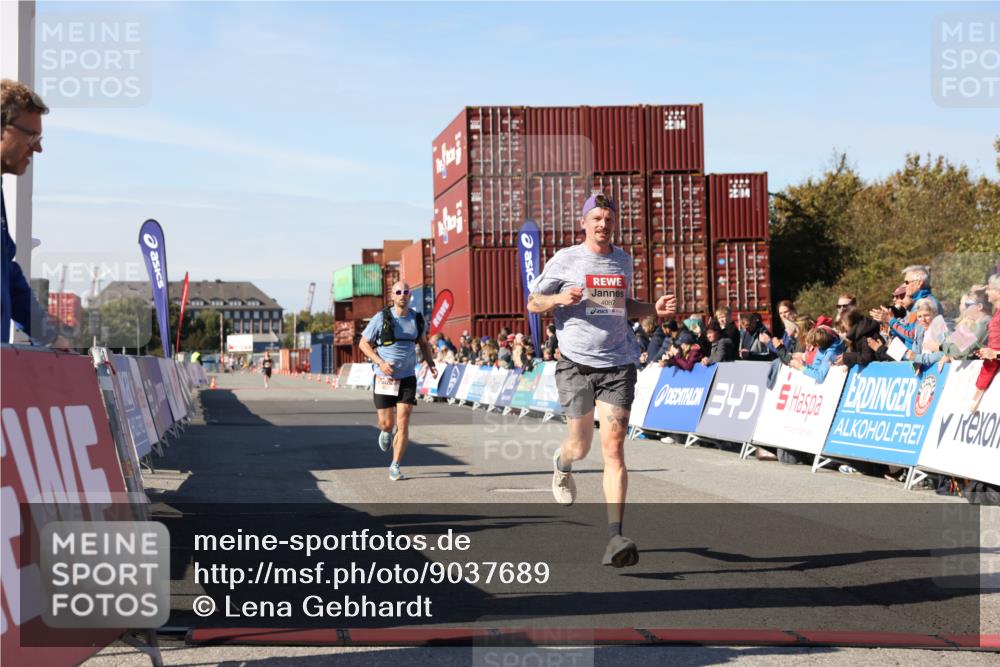 03.10.2025 - Köhlbrandbrückenlauf Lena Gebhardt http://msf.ph/oto/9037689 03.10.2025 12:51:44 Ziel 4017, 4058, 4087, 6793 meine-sportfotos.de