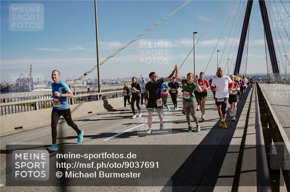 03.10.2025 - Köhlbrandbrückenlauf Michael Burmester http://msf.ph/oto/9037691 03.10.2025 12:30:30 Position 1  meine-sportfotos.de