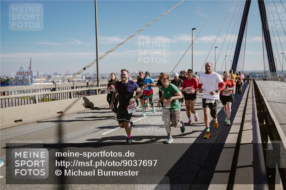 03.10.2025 - Köhlbrandbrückenlauf Michael Burmester http://msf.ph/oto/9037697 03.10.2025 12:30:31 Position 1  meine-sportfotos.de