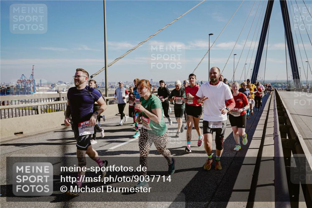 03.10.2025 - Köhlbrandbrückenlauf Michael Burmester http://msf.ph/oto/9037714 03.10.2025 12:30:31 Position 1 6660, 5930 meine-sportfotos.de