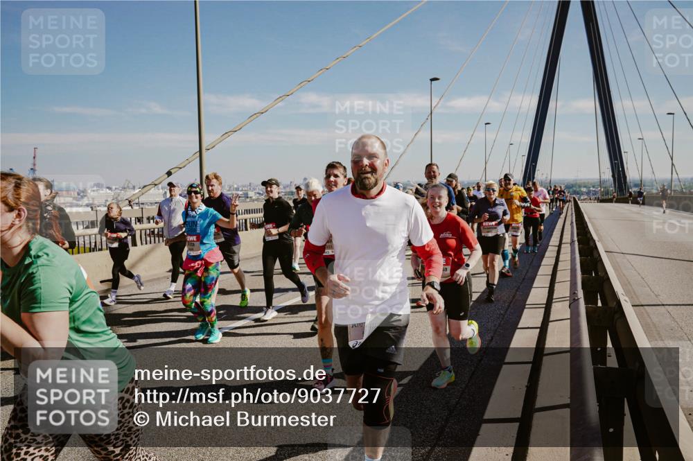03.10.2025 - Köhlbrandbrückenlauf Michael Burmester http://msf.ph/oto/9037727 03.10.2025 12:30:32 Position 1  meine-sportfotos.de