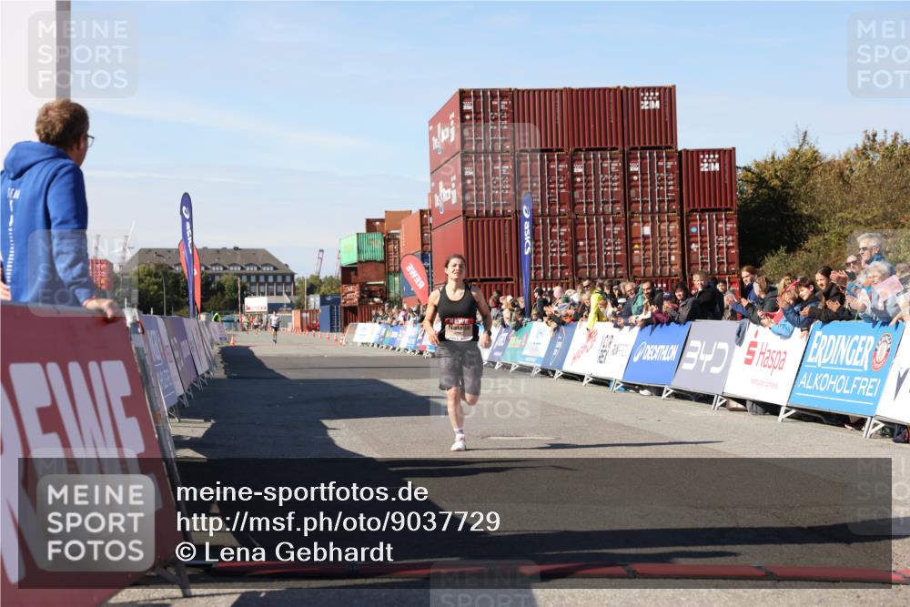 03.10.2025 - Köhlbrandbrückenlauf Lena Gebhardt http://msf.ph/oto/9037729 03.10.2025 12:52:01 Ziel 4092 meine-sportfotos.de