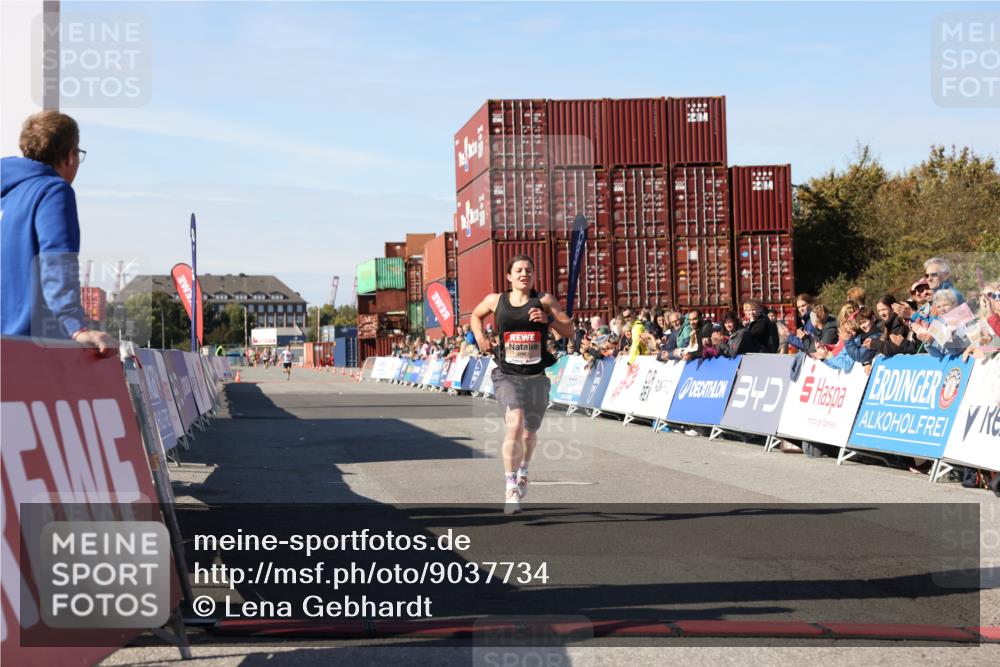 03.10.2025 - Köhlbrandbrückenlauf Lena Gebhardt http://msf.ph/oto/9037734 03.10.2025 12:52:02 Ziel 4092 meine-sportfotos.de