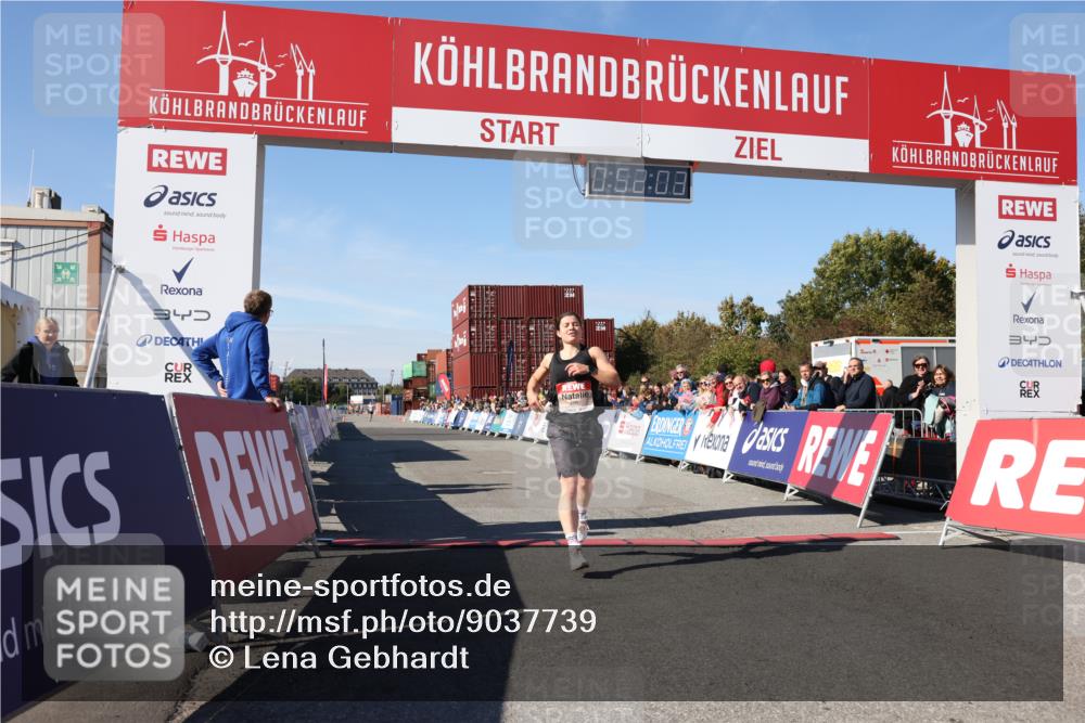 03.10.2025 - Köhlbrandbrückenlauf Lena Gebhardt http://msf.ph/oto/9037739 03.10.2025 12:52:03 Ziel 4092 meine-sportfotos.de