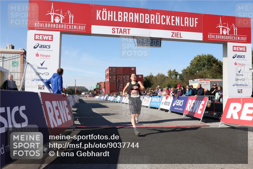 03.10.2025 - Köhlbrandbrückenlauf Lena Gebhardt http://msf.ph/oto/9037744 03.10.2025 12:52:03 Ziel 4092 meine-sportfotos.de