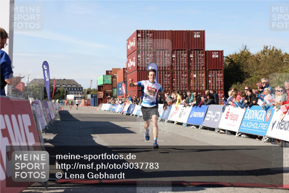 03.10.2025 - Köhlbrandbrückenlauf Lena Gebhardt http://msf.ph/oto/9037783 03.10.2025 12:52:18 Ziel 4301 meine-sportfotos.de
