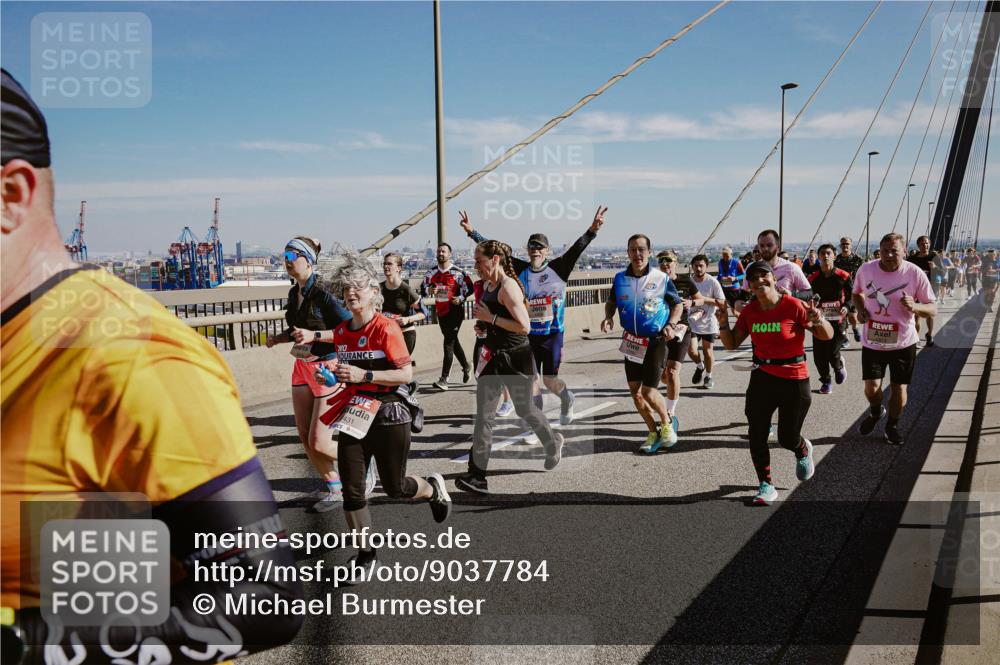 03.10.2025 - Köhlbrandbrückenlauf Michael Burmester http://msf.ph/oto/9037784 03.10.2025 12:30:35 Position 1 431 meine-sportfotos.de