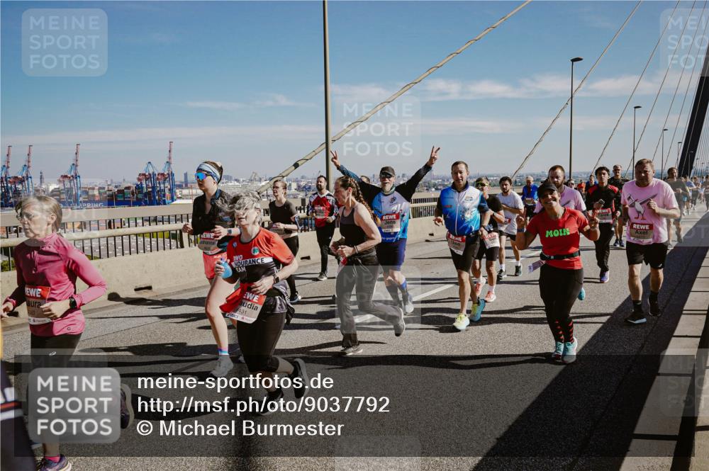03.10.2025 - Köhlbrandbrückenlauf Michael Burmester http://msf.ph/oto/9037792 03.10.2025 12:30:35 Position 1 431 meine-sportfotos.de