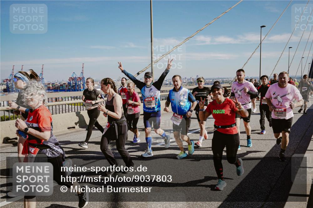 03.10.2025 - Köhlbrandbrückenlauf Michael Burmester http://msf.ph/oto/9037803 03.10.2025 12:30:36 Position 1 5873 meine-sportfotos.de
