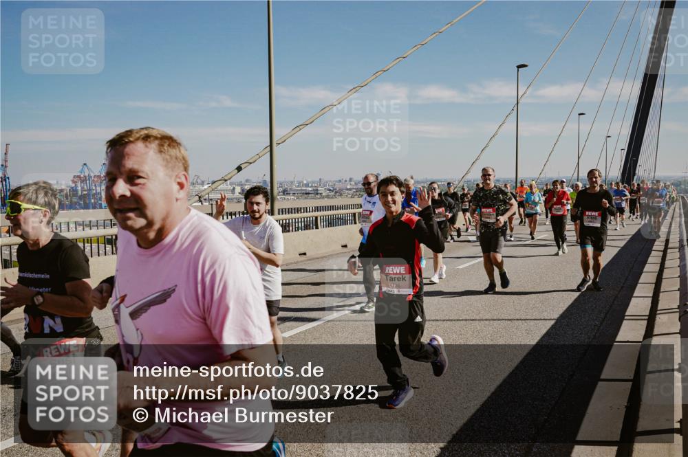 03.10.2025 - Köhlbrandbrückenlauf Michael Burmester http://msf.ph/oto/9037825 03.10.2025 12:30:38 Position 1 6506, 4736 meine-sportfotos.de
