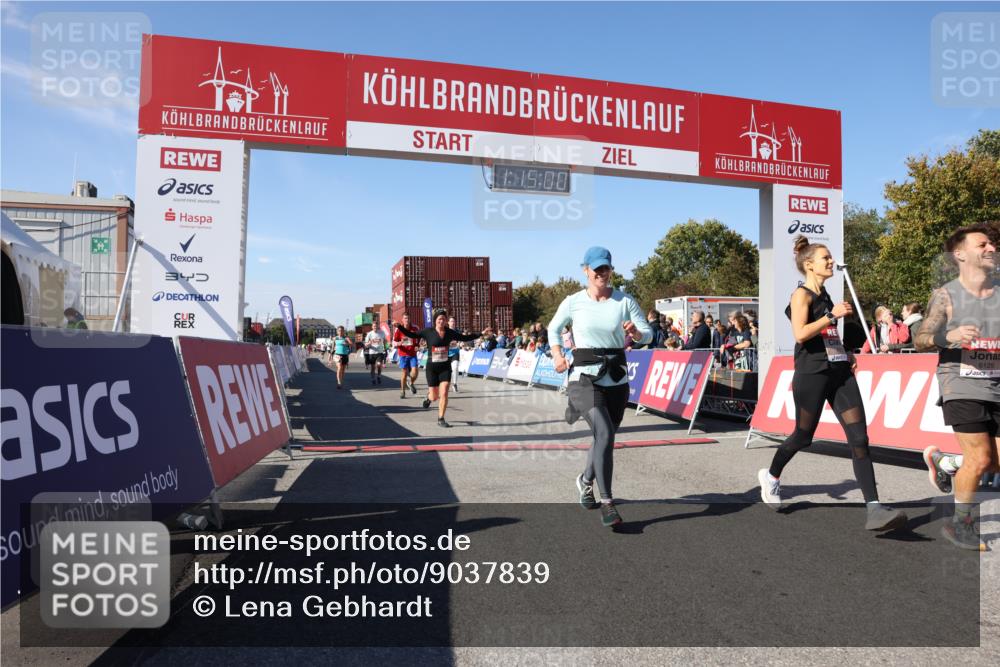 03.10.2025 - Köhlbrandbrückenlauf Lena Gebhardt http://msf.ph/oto/9037839 03.10.2025 13:15:01 Ziel 4232, 4244, 4282, 4406, 4784, 5054, 5173, 5525, 5535, 5737, 6017, 6128, 6129, 6293, 6454, 6810, 6815 meine-sportfotos.de