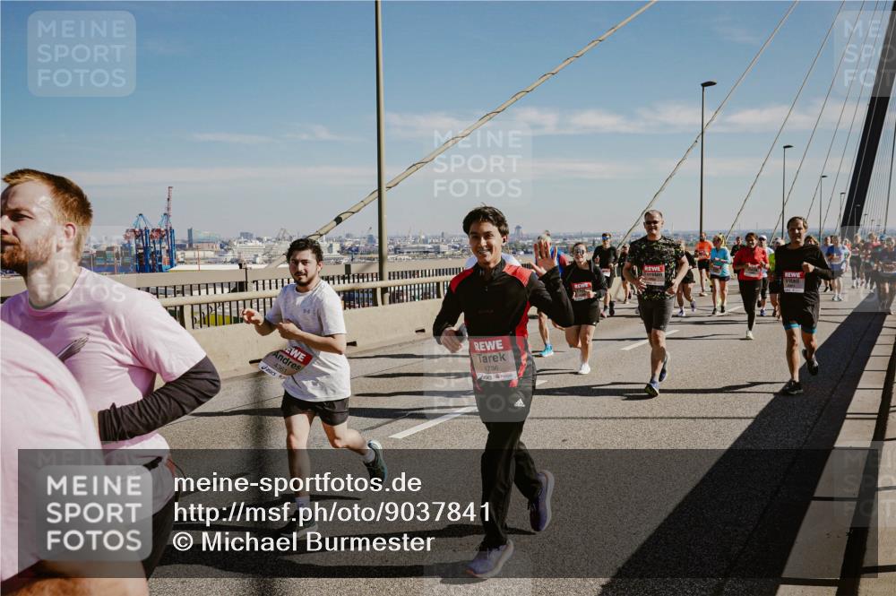 03.10.2025 - Köhlbrandbrückenlauf Michael Burmester http://msf.ph/oto/9037841 03.10.2025 12:30:38 Position 1 4736 meine-sportfotos.de