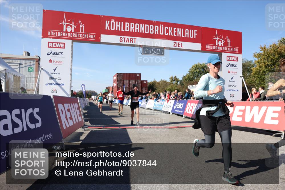 03.10.2025 - Köhlbrandbrückenlauf Lena Gebhardt http://msf.ph/oto/9037844 03.10.2025 13:15:01 Ziel 4232, 4244, 4282, 4406, 4784, 5054, 5173, 5525, 5535, 5737, 6017, 6128, 6129, 6293, 6454, 6810, 6815 meine-sportfotos.de