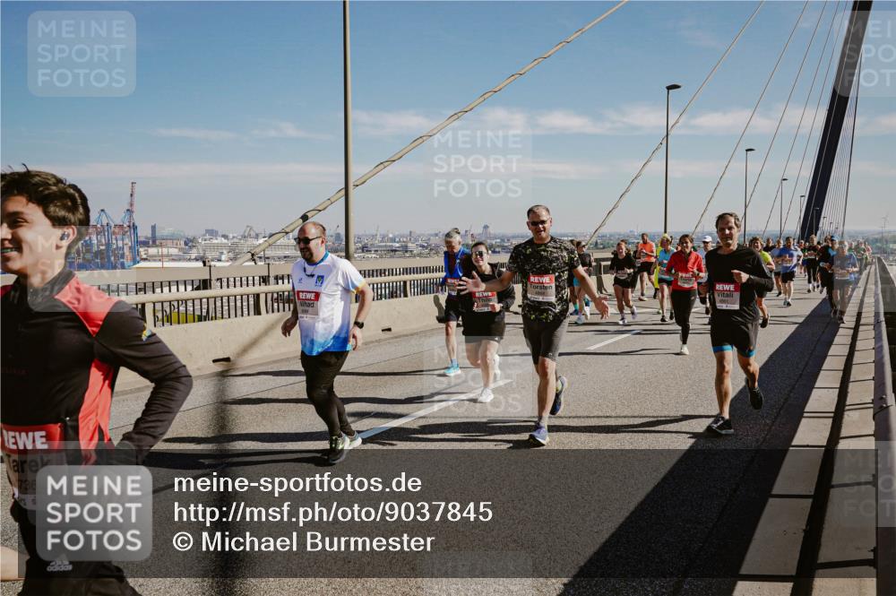 03.10.2025 - Köhlbrandbrückenlauf Michael Burmester http://msf.ph/oto/9037845 03.10.2025 12:30:38 Position 1 736, 4861 meine-sportfotos.de