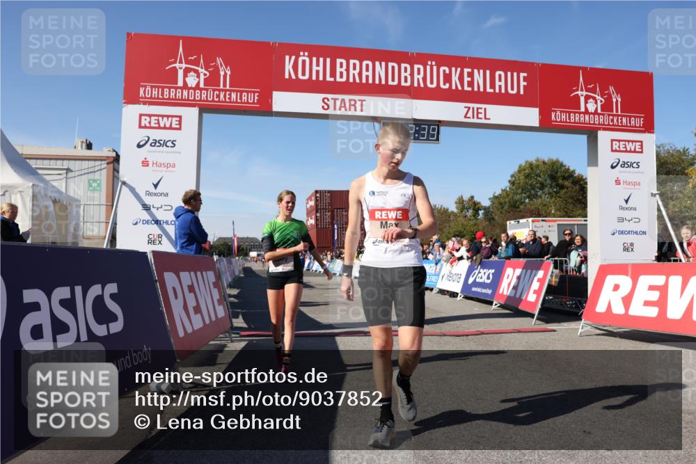 03.10.2025 - Köhlbrandbrückenlauf Lena Gebhardt http://msf.ph/oto/9037852 03.10.2025 12:52:39 Ziel 4013, 4019, 6087, 6625 meine-sportfotos.de