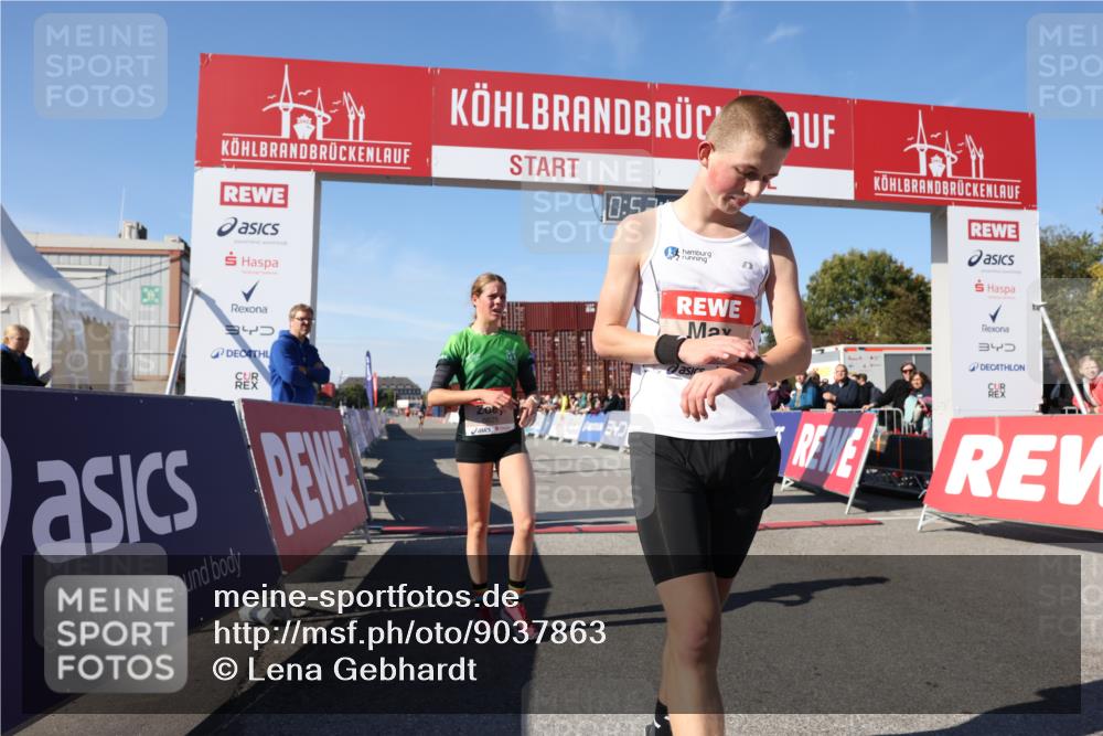 03.10.2025 - Köhlbrandbrückenlauf Lena Gebhardt http://msf.ph/oto/9037863 03.10.2025 12:52:40 Ziel 4013, 4019, 6087, 6625 meine-sportfotos.de