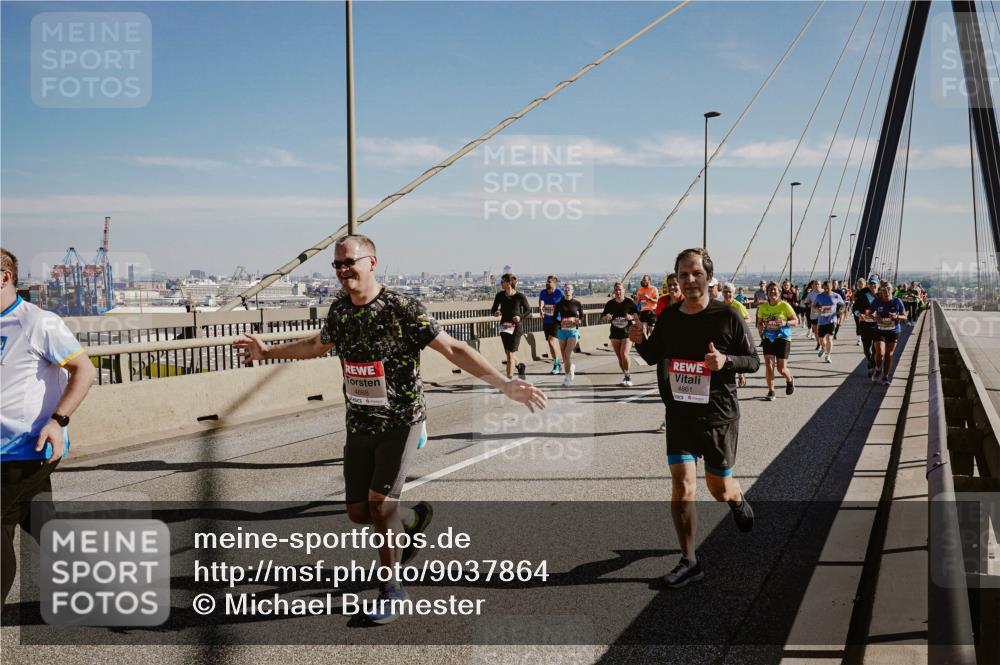 03.10.2025 - Köhlbrandbrückenlauf Michael Burmester http://msf.ph/oto/9037864 03.10.2025 12:30:39 Position 1 4868, 4861 meine-sportfotos.de