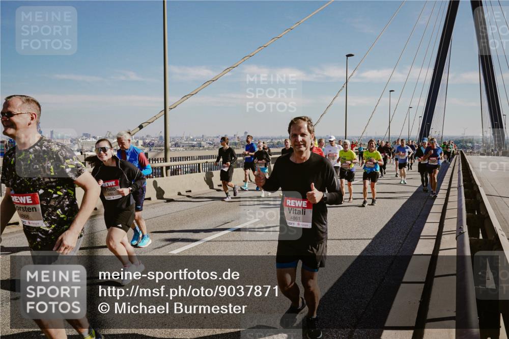 03.10.2025 - Köhlbrandbrückenlauf Michael Burmester http://msf.ph/oto/9037871 03.10.2025 12:30:40 Position 1 4868, 4861 meine-sportfotos.de