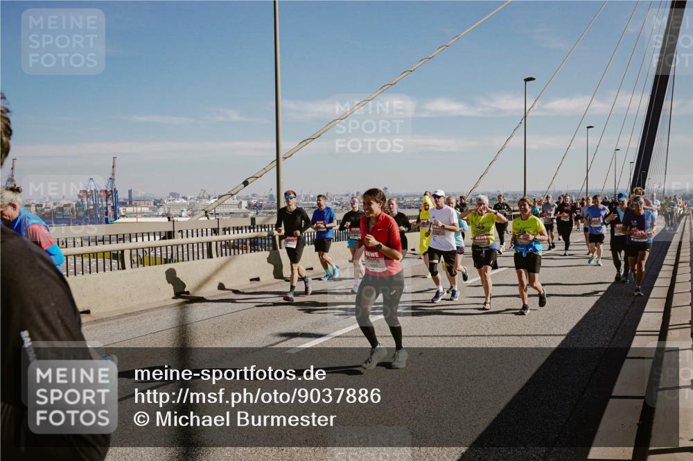 03.10.2025 - Köhlbrandbrückenlauf Michael Burmester http://msf.ph/oto/9037886 03.10.2025 12:30:41 Position 1  meine-sportfotos.de