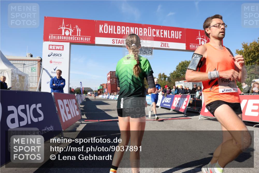03.10.2025 - Köhlbrandbrückenlauf Lena Gebhardt http://msf.ph/oto/9037891 03.10.2025 12:52:42 Ziel 4013, 4019, 6087, 6625 meine-sportfotos.de
