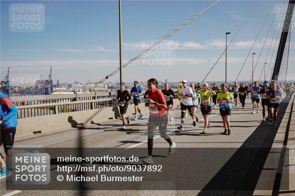 03.10.2025 - Köhlbrandbrückenlauf Michael Burmester http://msf.ph/oto/9037892 03.10.2025 12:30:41 Position 1  meine-sportfotos.de
