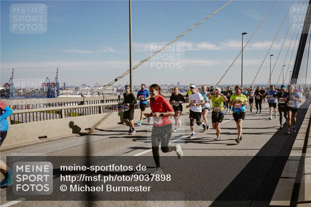 03.10.2025 - Köhlbrandbrückenlauf Michael Burmester http://msf.ph/oto/9037898 03.10.2025 12:30:41 Position 1  meine-sportfotos.de