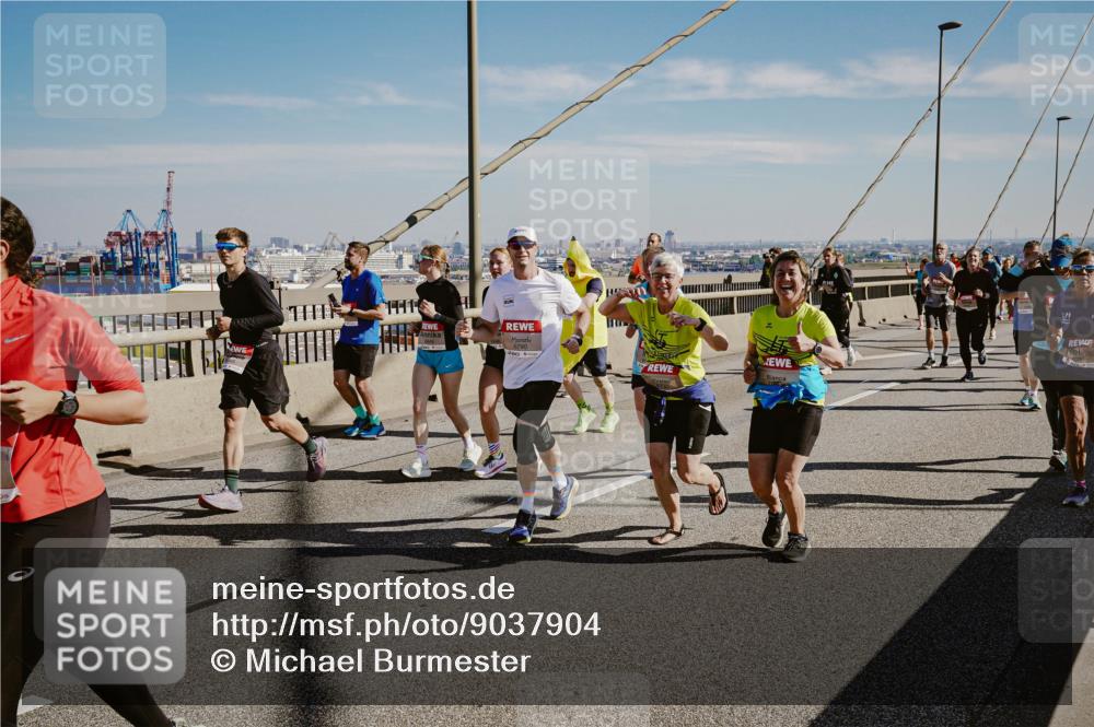 03.10.2025 - Köhlbrandbrückenlauf Michael Burmester http://msf.ph/oto/9037904 03.10.2025 12:30:42 Position 1 6790 meine-sportfotos.de