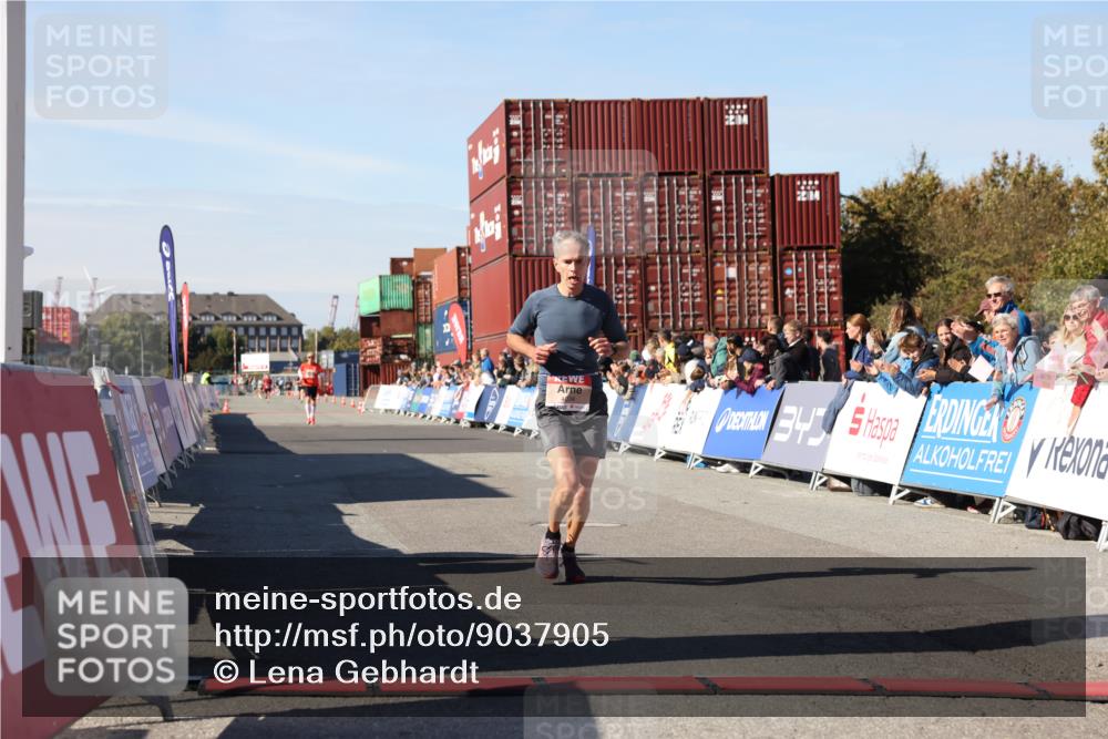 03.10.2025 - Köhlbrandbrückenlauf Lena Gebhardt http://msf.ph/oto/9037905 03.10.2025 12:52:50 Ziel 4013, 4019, 4034 meine-sportfotos.de