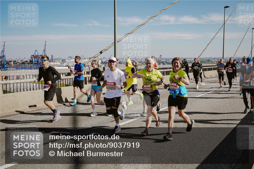 03.10.2025 - Köhlbrandbrückenlauf Michael Burmester http://msf.ph/oto/9037919 03.10.2025 12:30:42 Position 1 6790 meine-sportfotos.de