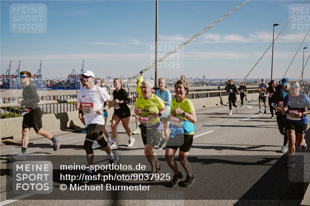 03.10.2025 - Köhlbrandbrückenlauf Michael Burmester http://msf.ph/oto/9037925 03.10.2025 12:30:43 Position 1 6790 meine-sportfotos.de