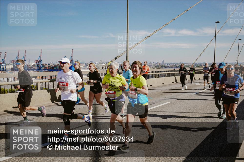 03.10.2025 - Köhlbrandbrückenlauf Michael Burmester http://msf.ph/oto/9037934 03.10.2025 12:30:43 Position 1 6790 meine-sportfotos.de
