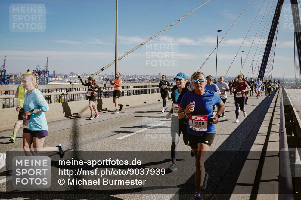 03.10.2025 - Köhlbrandbrückenlauf Michael Burmester http://msf.ph/oto/9037939 03.10.2025 12:30:43 Position 1 4784, 6267 meine-sportfotos.de