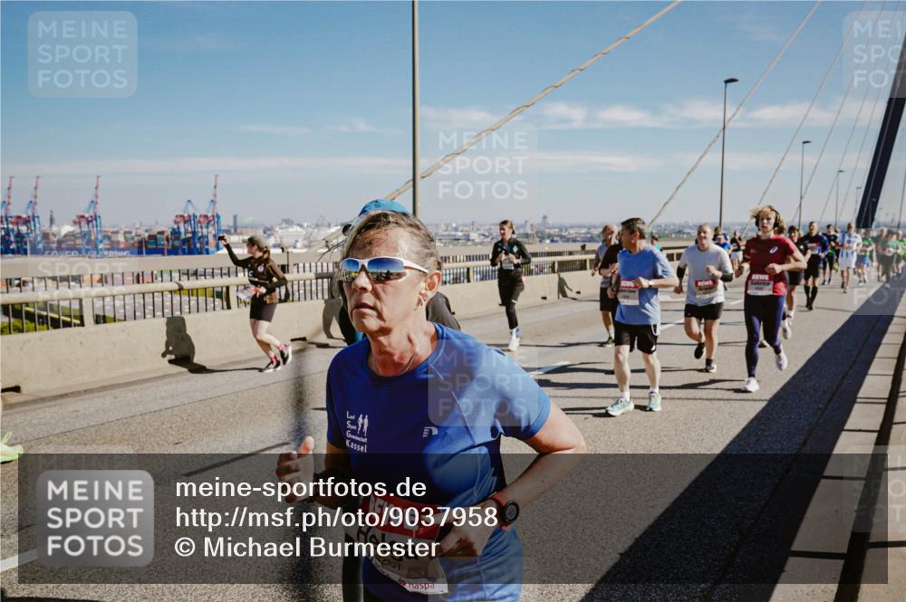 03.10.2025 - Köhlbrandbrückenlauf Michael Burmester http://msf.ph/oto/9037958 03.10.2025 12:30:44 Position 1  meine-sportfotos.de
