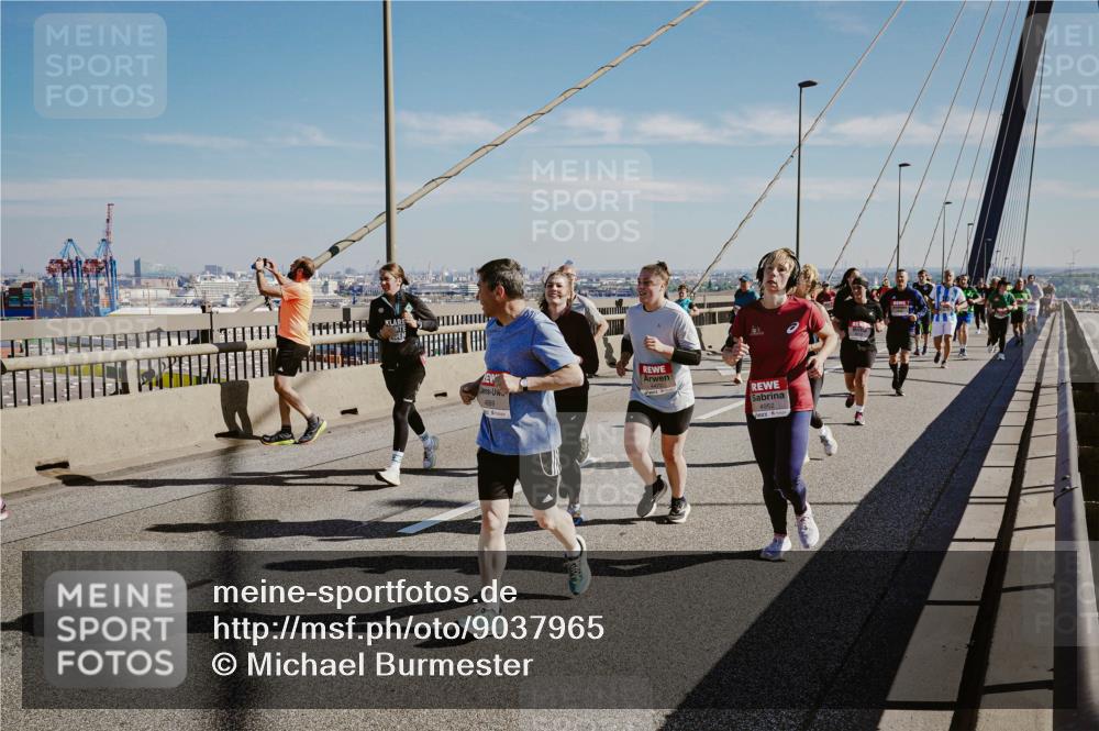 03.10.2025 - Köhlbrandbrückenlauf Michael Burmester http://msf.ph/oto/9037965 03.10.2025 12:30:45 Position 1 4889, 4952 meine-sportfotos.de