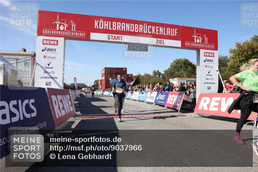 03.10.2025 - Köhlbrandbrückenlauf Lena Gebhardt http://msf.ph/oto/9037966 03.10.2025 13:15:12 Ziel 4090, 4244, 4282, 5173, 5186, 6189, 6249, 6252, 6370, 6454, 6591, 6773, 6810 meine-sportfotos.de