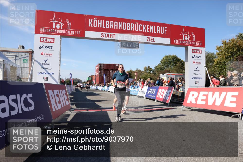03.10.2025 - Köhlbrandbrückenlauf Lena Gebhardt http://msf.ph/oto/9037970 03.10.2025 13:15:12 Ziel 4090, 4244, 4282, 5173, 5186, 6189, 6249, 6252, 6370, 6454, 6591, 6773, 6810 meine-sportfotos.de
