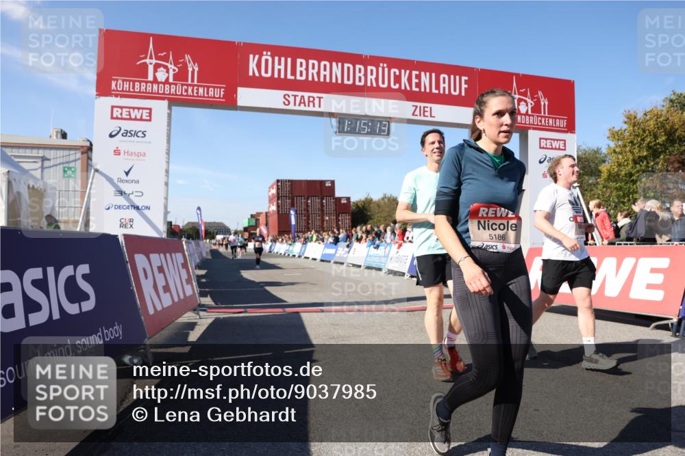 03.10.2025 - Köhlbrandbrückenlauf Lena Gebhardt http://msf.ph/oto/9037985 03.10.2025 13:15:14 Ziel 4090, 4244, 4610, 5186, 6189, 6249, 6252, 6370, 6591, 6773, 6790, 6810 meine-sportfotos.de