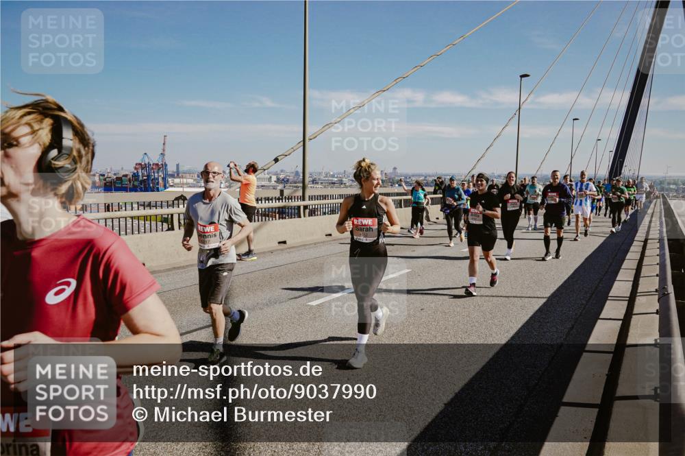 03.10.2025 - Köhlbrandbrückenlauf Michael Burmester http://msf.ph/oto/9037990 03.10.2025 12:30:47 Position 1 217 meine-sportfotos.de
