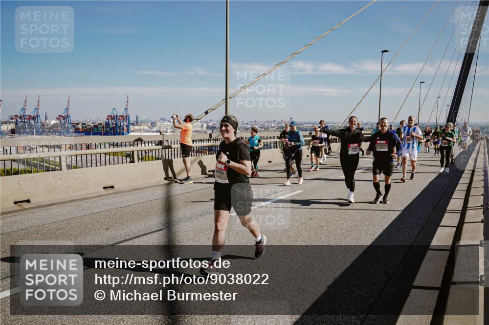 03.10.2025 - Köhlbrandbrückenlauf Michael Burmester http://msf.ph/oto/9038022 03.10.2025 12:30:48 Position 1 6712 meine-sportfotos.de