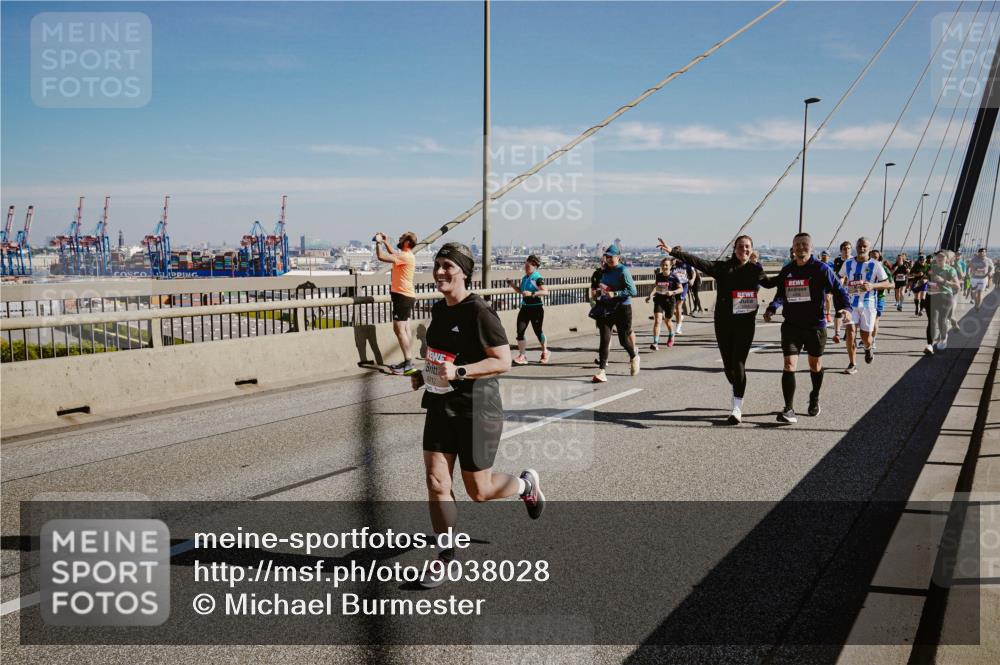 03.10.2025 - Köhlbrandbrückenlauf Michael Burmester http://msf.ph/oto/9038028 03.10.2025 12:30:48 Position 1  meine-sportfotos.de