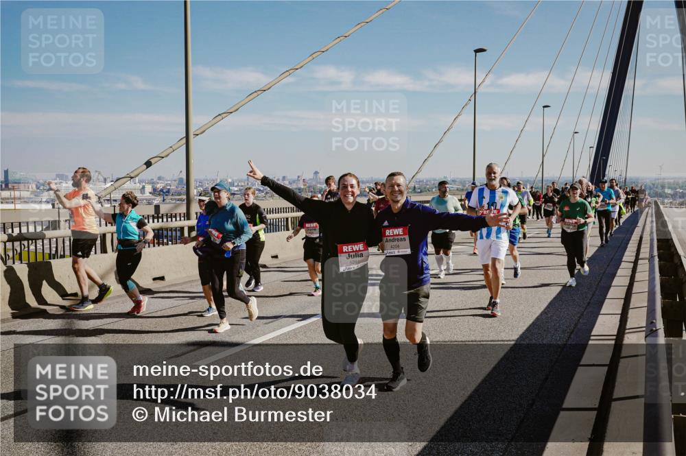03.10.2025 - Köhlbrandbrückenlauf Michael Burmester http://msf.ph/oto/9038034 03.10.2025 12:30:49 Position 1 4204 meine-sportfotos.de